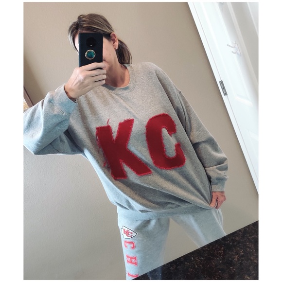 SOLD Upcycled Thick Gildan GameDay Kansas City Chiefs Raw Hem Gray Sweatshirt - Picture 2 of 6
